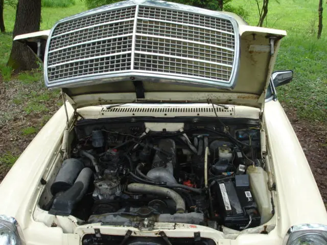 mercedes-benz 1975 sedan 230 - with 96,861 actual miles!