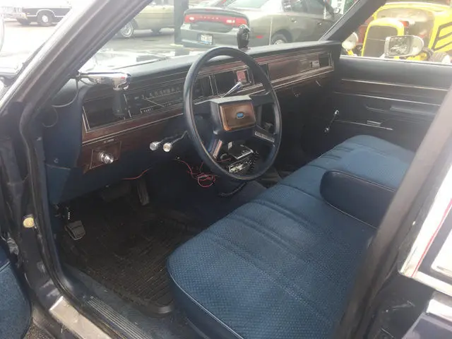 retired cop car - 1983 - ford ltd crown victoria - midnight blue - **well kept**