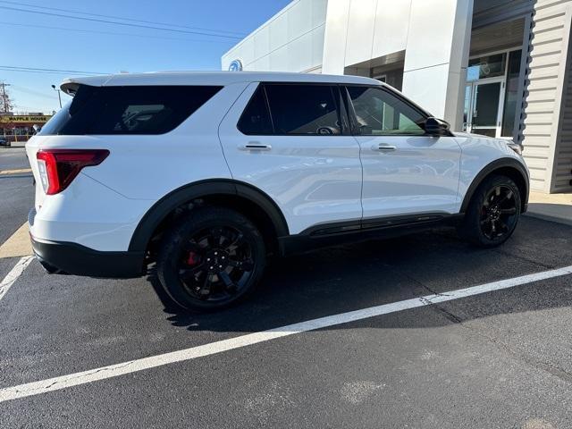 2022 ford explorer st