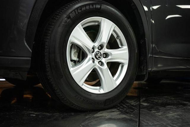 2024 toyota highlander le