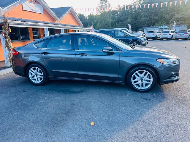2016 ford fusion se