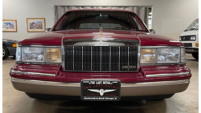 ***only 28,875 miles on this amazing town car***