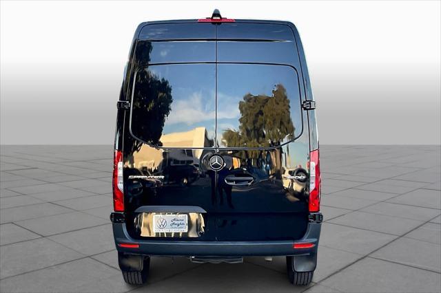 2020 mercedes-benz sprinter 2500 standard roof