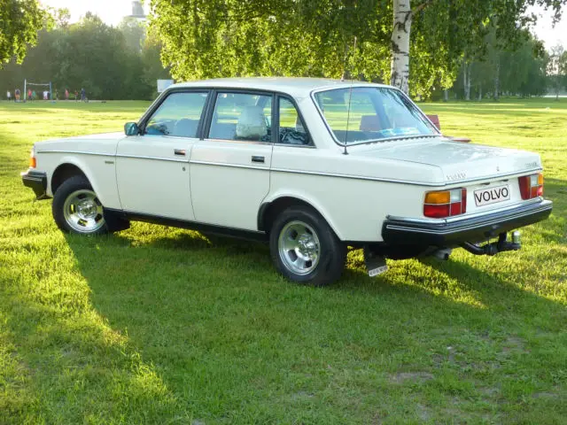 1982 volvo 240-gl 4-door sedan, original miles, exceptional rare mint condition