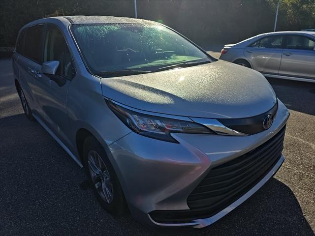 2023 toyota sienna le