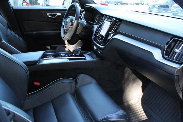 2022 volvo s60 b5 r-design