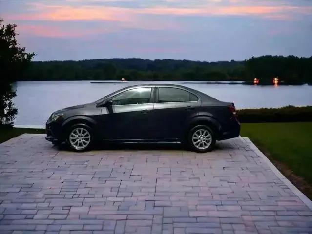 2017 chevrolet sonic lt