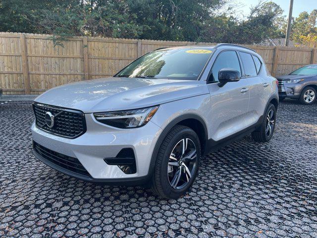 2024 volvo xc40 b5 core bright theme