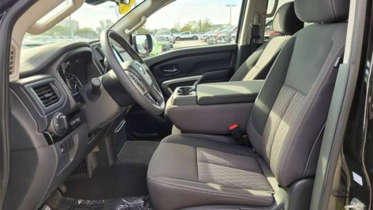 2022 nissan titan sv
