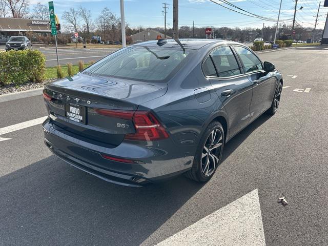 2024 volvo s60 b5 plus dark theme