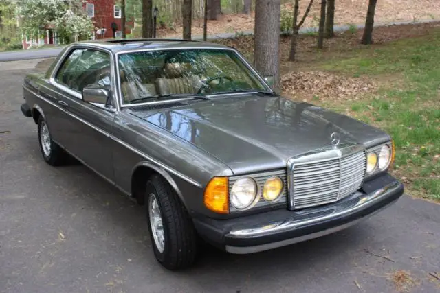 1985 mercedes 300cd turbocharged diesel. w123 chassis. very nice