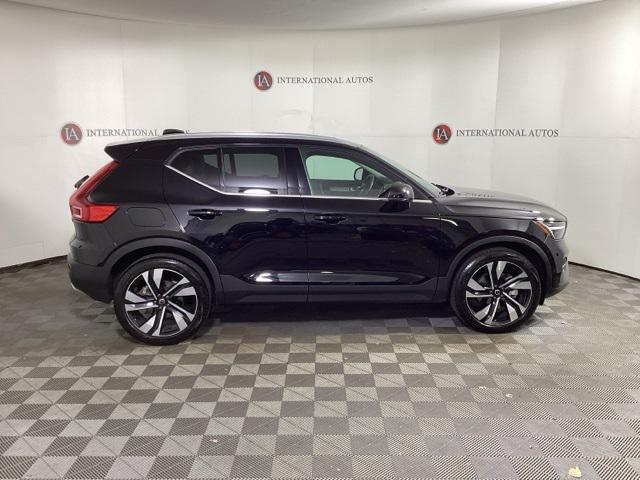 2023 volvo xc40 b5 ultimate bright theme
