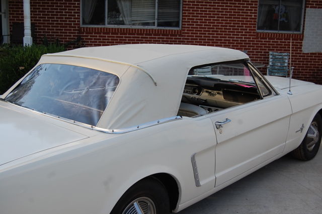 1964 1/2 ford mustang con ertible automatic a/c great driver!