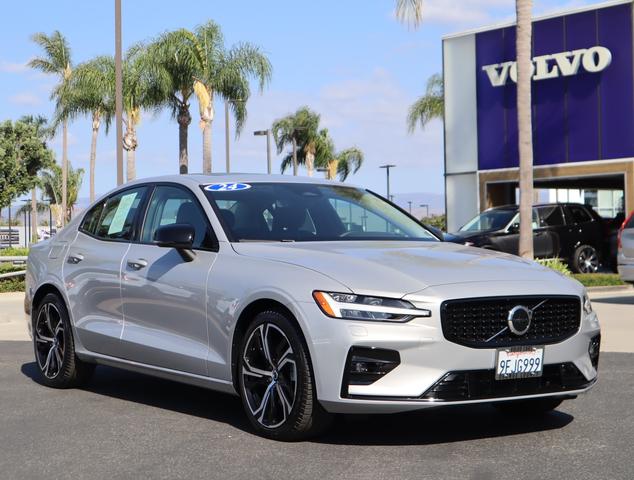2024 volvo s60 b5 fwd core dark theme