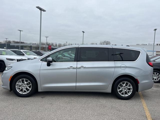 2023 chrysler pacifica touring-l