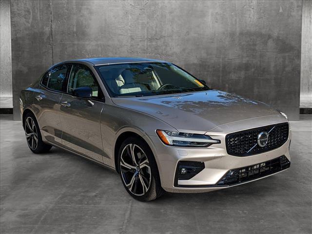 2024 volvo s60 b5 ultimate dark theme
