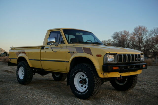 rare 1982 toyota pickup hilux sr5, 4x4, 141,000 original miles, 5 speed
