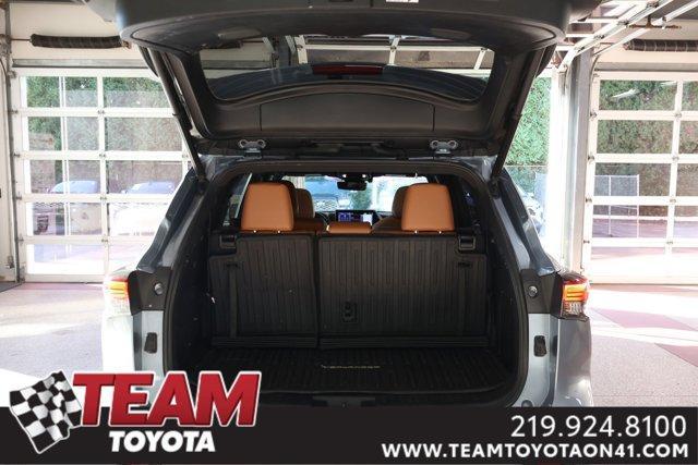2022 toyota highlander platinum