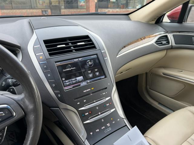 2014 lincoln mkz base