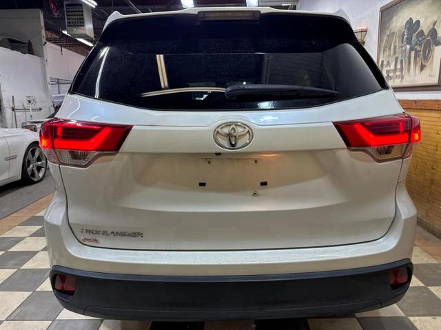 2017 toyota highlander le i4