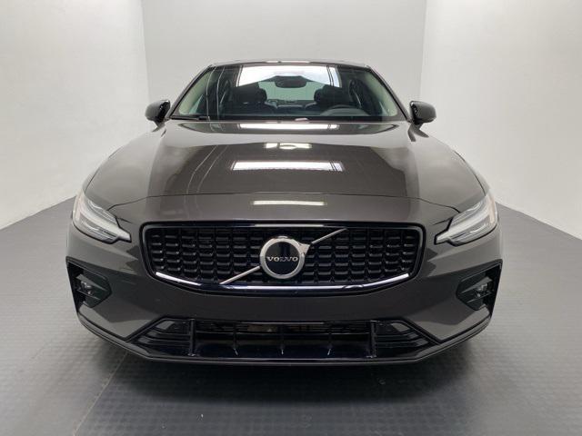 2024 volvo s60 b5 core dark theme