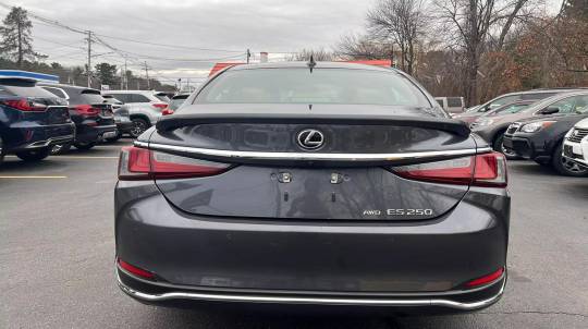 2022 Lexus ES