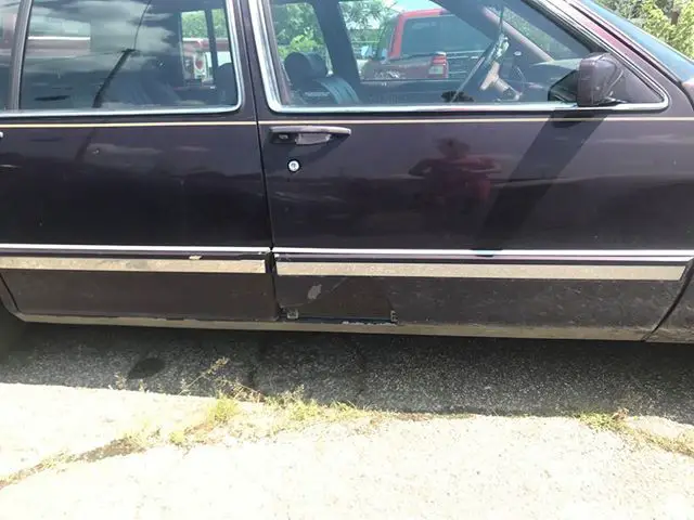 1993 cadillac deville with 151,675 miles clear title has key, starts & runs
