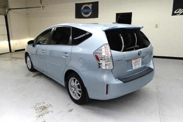 2013 toyota prius v two