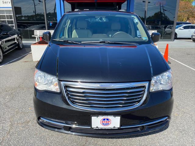 2016 chrysler town & country touring