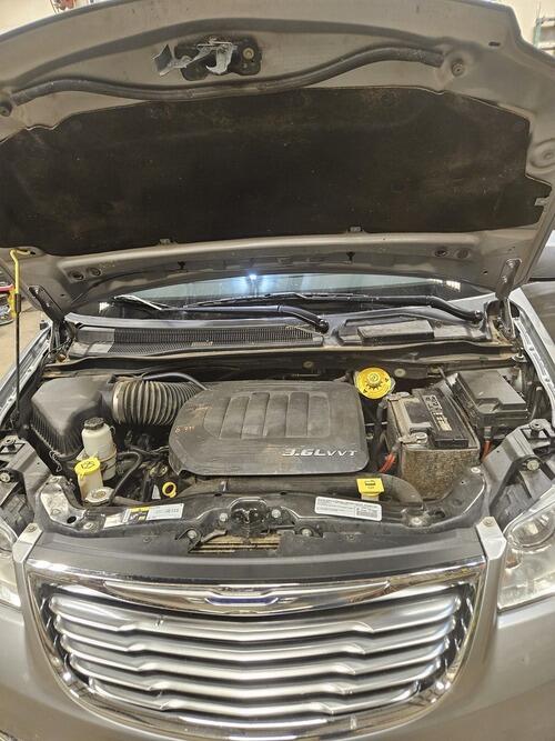 2015 chrysler town and country loded never been smoked in 148511 miles varry