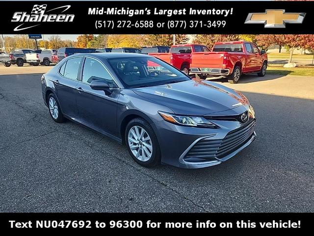 2022 toyota camry le
