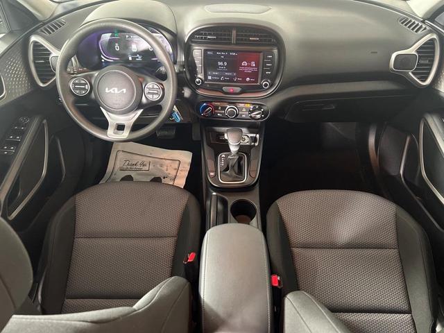 2023 kia soul lx