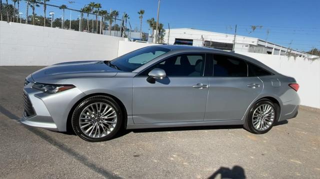 2022 toyota avalon hybrid limited