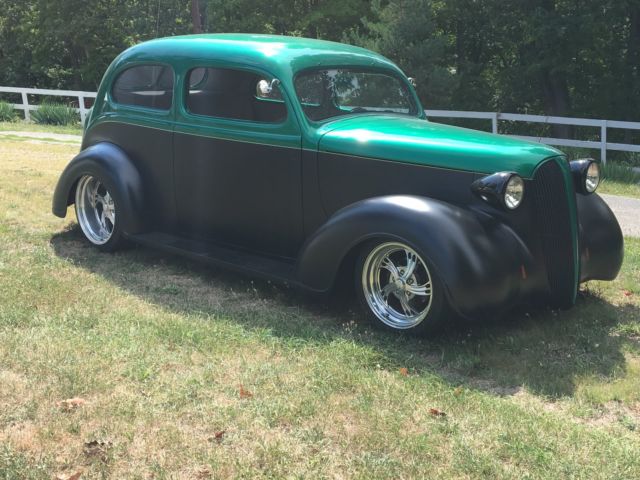 1937 chrylser sedan