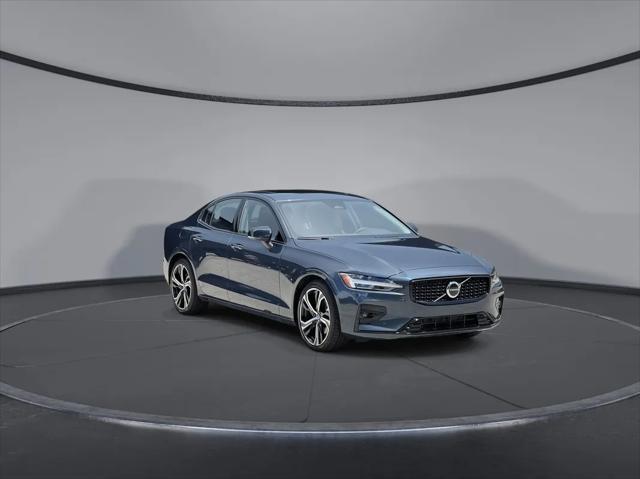 2024 volvo s60 b5 core dark theme