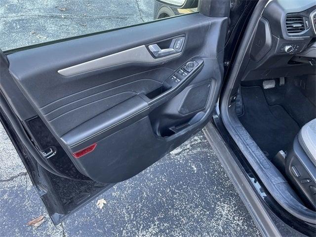 2021 ford escape se