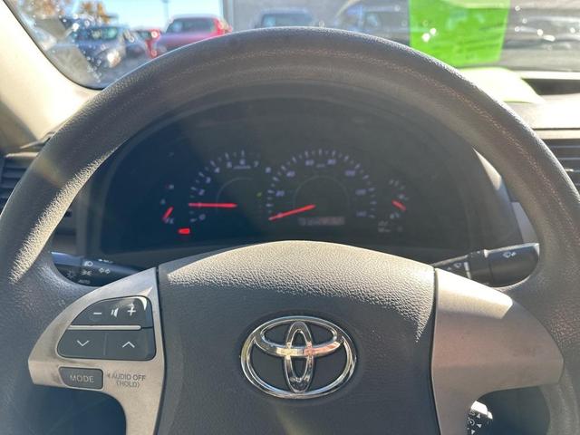2011 toyota camry le