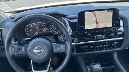 2023 nissan pathfinder sl