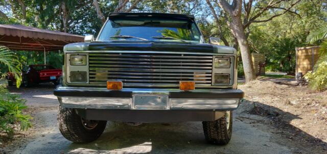 1988 chevrolet suburban lifted 4x4 rebuilt motor 4,500 miles!