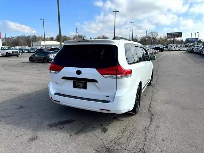 2013 toyota sienna le minivan 4d in lexington, kentucky