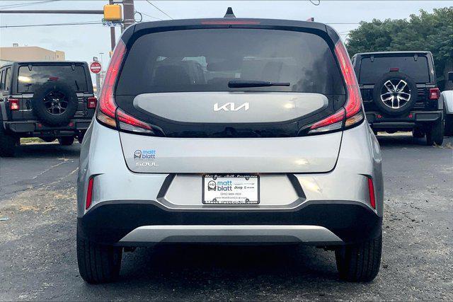 2023 kia soul lx