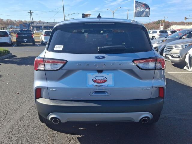 2022 ford escape se