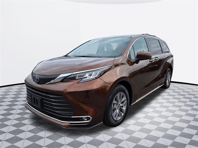 2022 toyota sienna xle 8 passenger