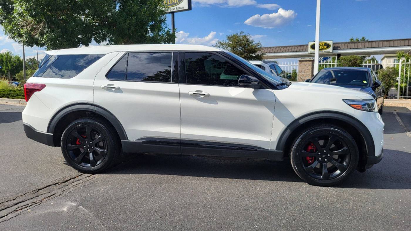 2022 ford explorer st