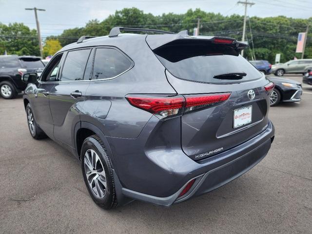2022 toyota highlander xle