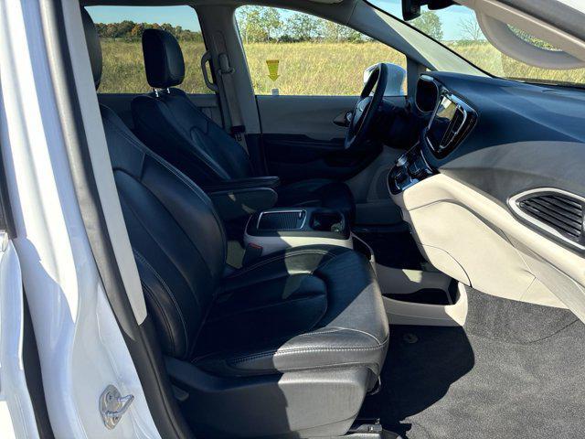 2022 chrysler pacifica touring l
