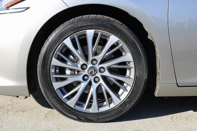 2021 lexus es 300h base