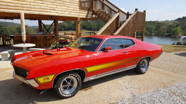 1971 ford torino gt fastback v-8