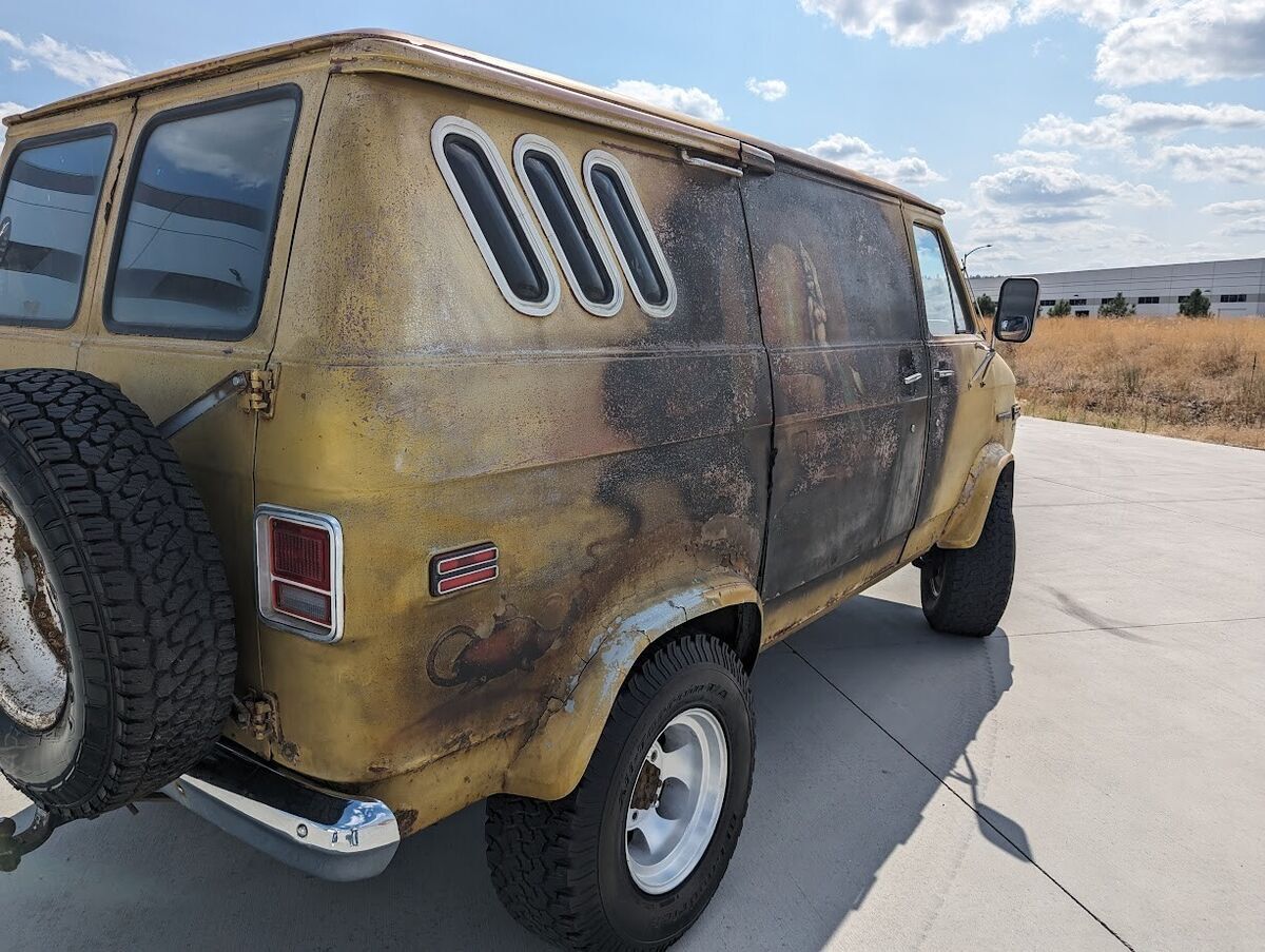 4x4 eygyption queen magazine van modified by hooker headers