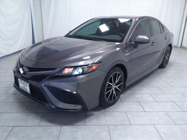 2021 toyota camry hybrid se